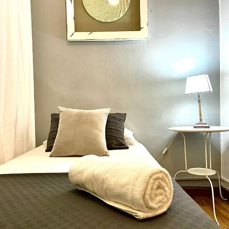 Alani Montjuic Hostel บาร์เซโลนา ภายนอก รูปภาพ