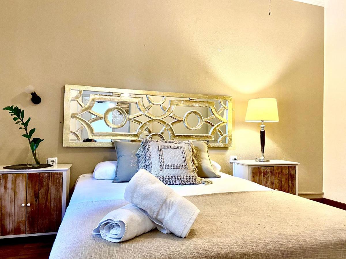 Alani Montjuic Hostel บาร์เซโลนา ภายนอก รูปภาพ