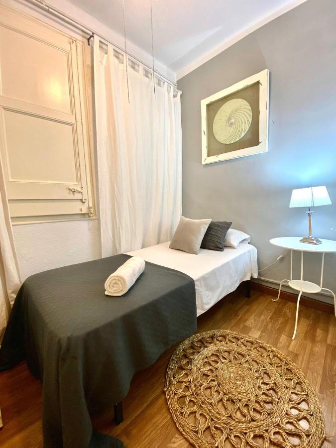 Alani Montjuic Hostel บาร์เซโลนา ภายนอก รูปภาพ