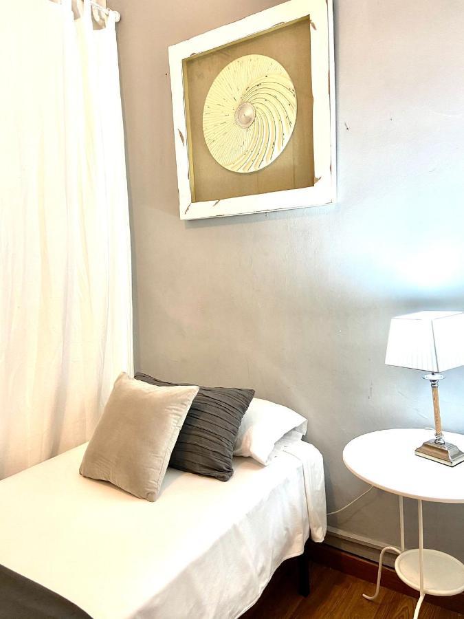 Alani Montjuic Hostel บาร์เซโลนา ภายนอก รูปภาพ