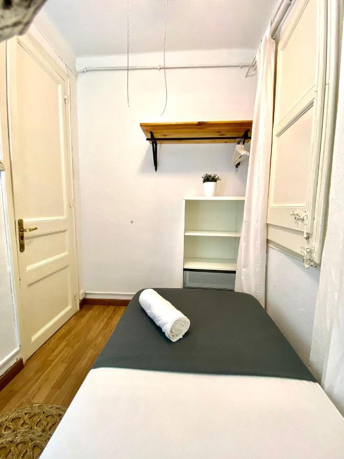 Alani Montjuic Hostel บาร์เซโลนา ภายนอก รูปภาพ
