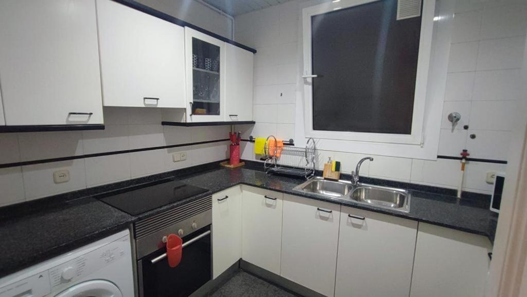 Alani Montjuic Hostel บาร์เซโลนา ภายนอก รูปภาพ